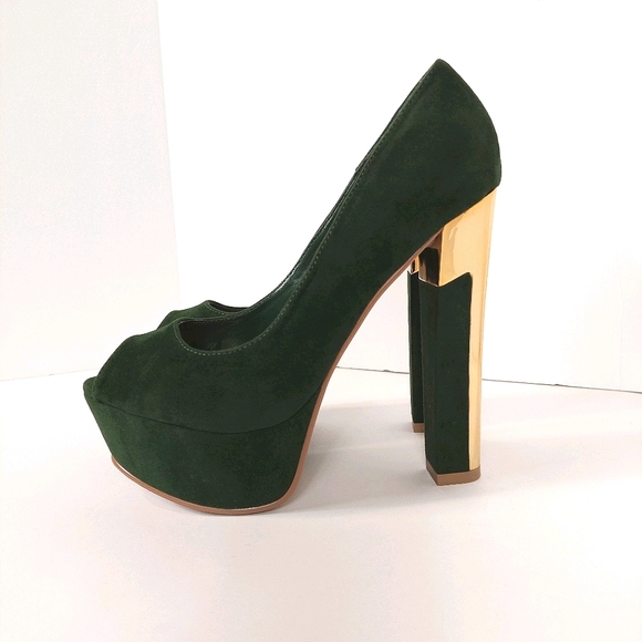 beau + ashe Shoes - BEAU + ASHE VELVET GREEN AND GOLD HEELS SZ 9.5
